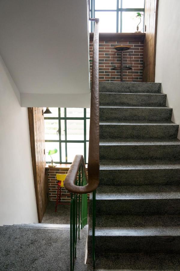 Loft Wo Design Inn Tainan Luaran gambar