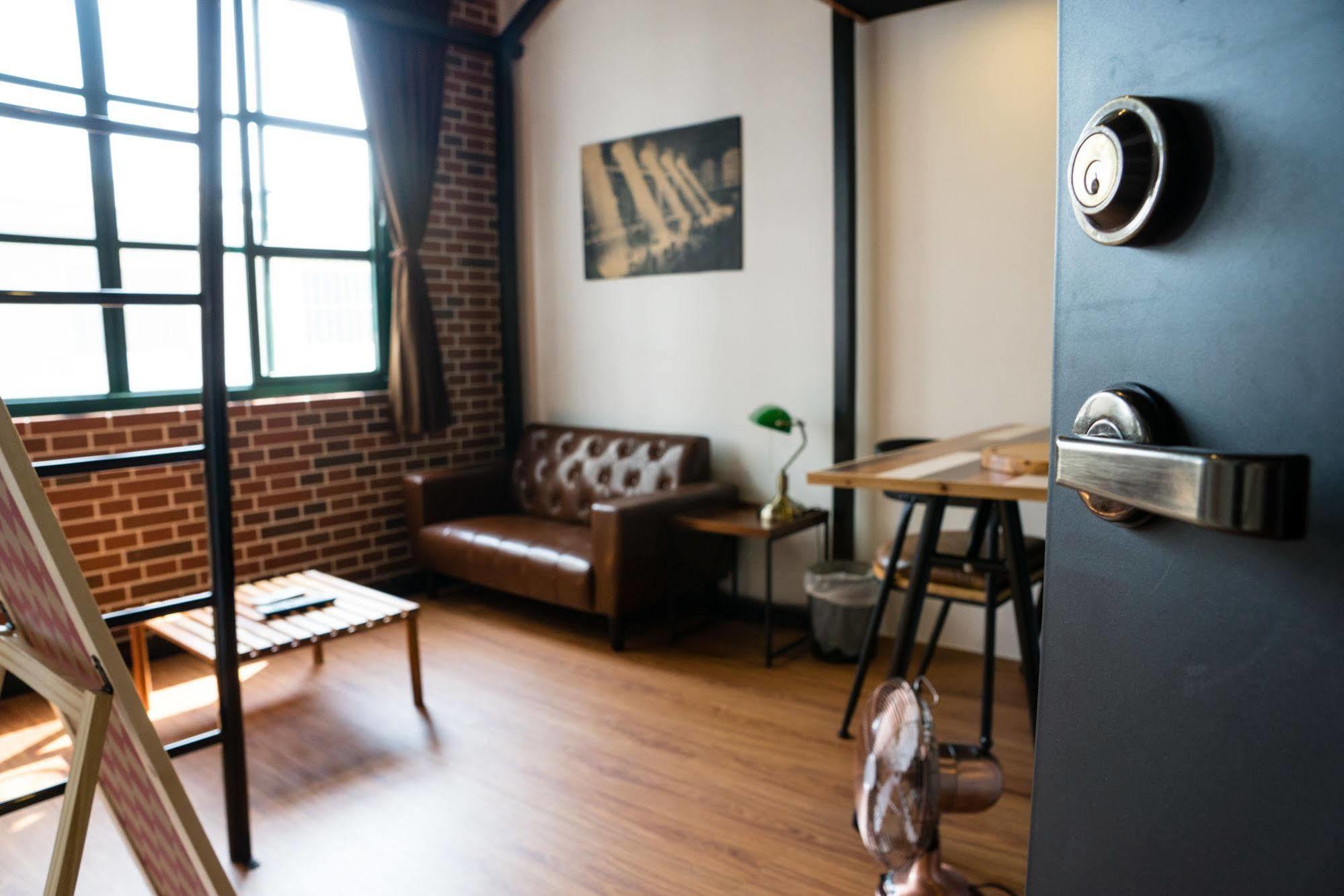 Loft Wo Design Inn Tainan Luaran gambar